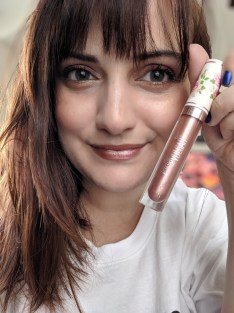 00100sPORTRAIT_00100_BURST20190422125316126_COVER